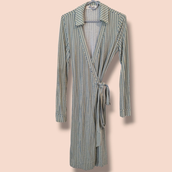 Diane Von Furstenberg Geometric Printed Jersey Knit Jeanne Two Wrap Mini Dress M - Picture 3 of 10
